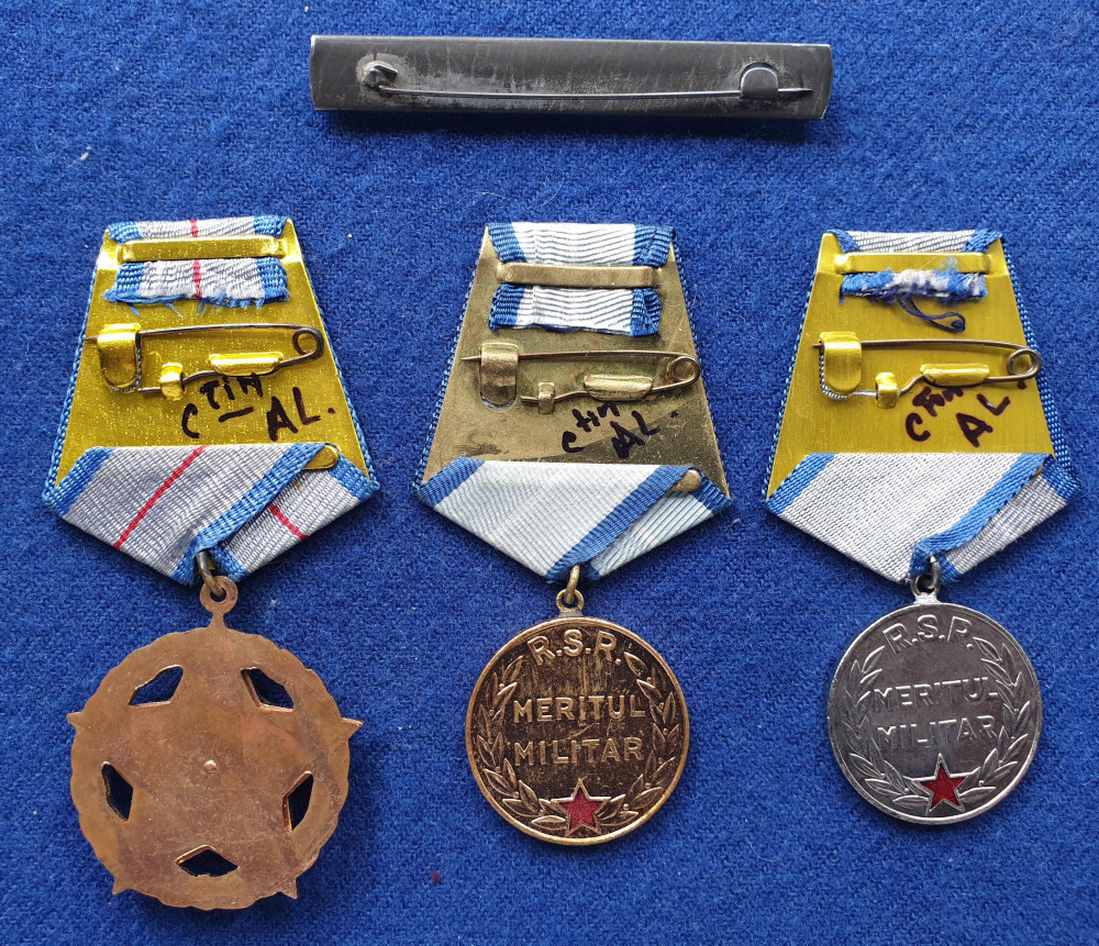 Superb Lot 3 Medalii Militare - Decoratie si BARETA acordate ofiter  Securitate | arhiva Okazii.ro