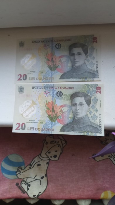 Vand doua bancnote 20 lei