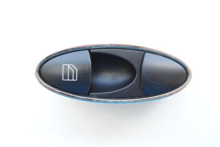 Buton geam ușă dreapta spate MERCEDES-BENZ E W211 2005 OEM: A2118218651 1964347