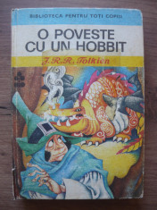 J.R.R. TOLKIEN - O POVESTE CU UN HOBBIT (ilustratii Livia Rusz) - 1975 foto