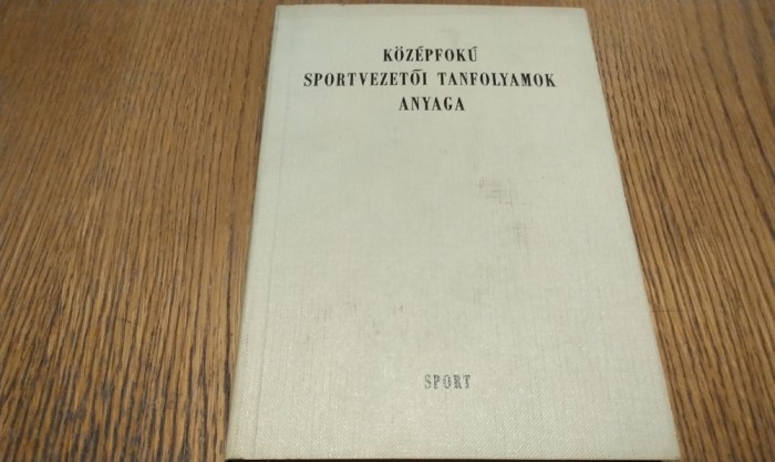 KOZEPFOKU SPORTVEZETOI TANFOLYAMOK ANYAGA - Beni Miklos, Elbert Gyorgy Sport - Budapest, 1966, 364 p.; lb. maghiara