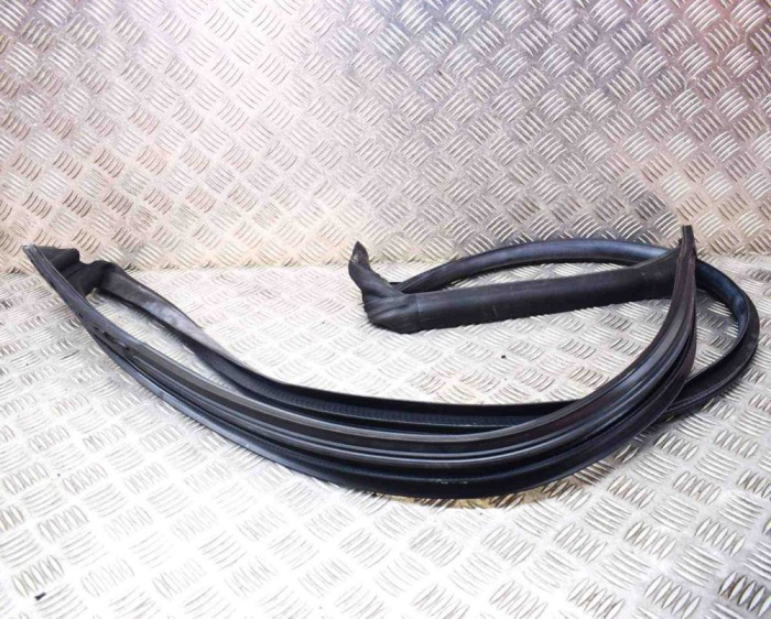 Garnitura ușă dreapta față TESLA MODEL 3 2021 OEM: 1090499-00-L