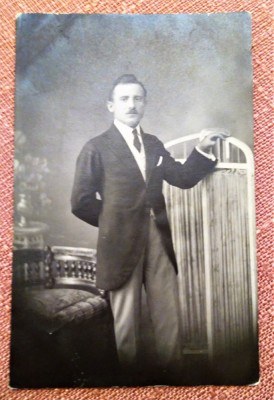 Portret de barbat. Fotografie datata 1920 - Foto Venus, Jean Legat - Bucuresti foto