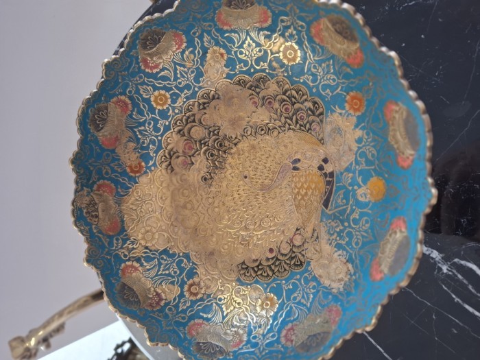 Bol din bronz gravat