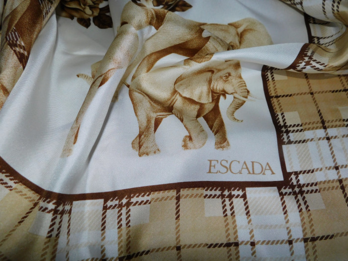 ESCADA , esarfa noua matase naturala deosebita, BRAND DE LUX