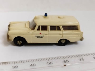 bnk jc Brekina Mercedes Benz 190 Binz Ambulance - 1/87 foto