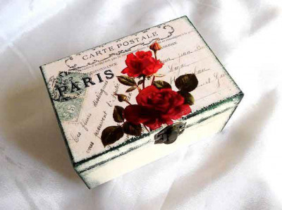 Cutie buchet de trandafiri rosii cutie de lemn decorata 33218 foto