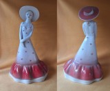 Fata cu palarie - produs vechi romanesc, anii 1970, era socialista, bibelou vechi, ceramica portelan Alba Iulia, piesa deosebita