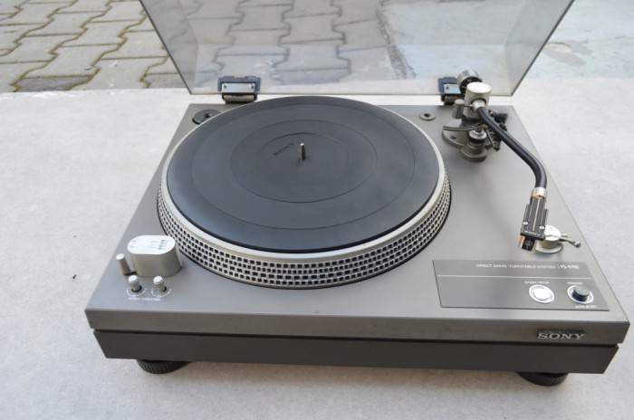 Pick up Sony PS 6750