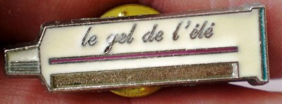 I.266 INSIGNA PIN COSMETICE LE GEL DE L&amp;#039;&amp;Eacute;L&amp;Eacute; L31mm foto