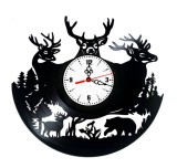 Ceas de Perete Decorativ &ldquo;Wildlife Serenity &ndash; Cerbi &icirc;n Pădure&rdquo;, din Disc Vinil Reciclat, Design Natură și Animale Sălbatice, Negru, Mecanism Silențios