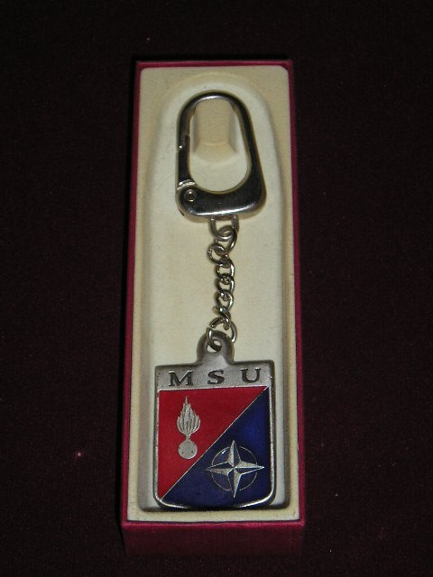 D8 83 - Breloc - tematica militara - NATO - Italia