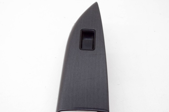 Buton geam ușă dreapta spate MAZDA 6 Station Wagon GY 2005 OEM: G31K,GR1D,GP9G66380,GP9A685L1 13818894