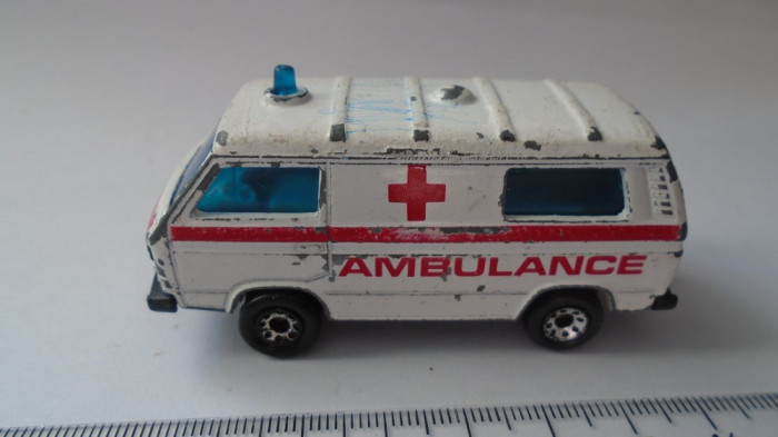 bnk jc Matchbox - Volkswagen Transporter Ambulance - 1/62