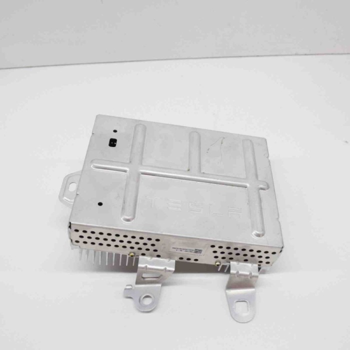 Amplificator de sunet TESLA MODEL Y 2021 OEM: 1507152-00-A