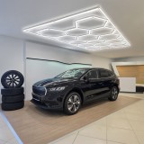 Iluminare LED hexagonala pentru atelierul de garaj showroom 6500K 4.85 x 2.44m Performance AutoTuning