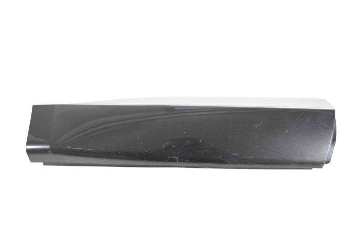 Bandou inferior ușă dreapta spate JAGUAR F-PACE X761 2021 OEM: HK8M-274A49-AW,HK8M-274A49-BW,HK8M-274A49-CW