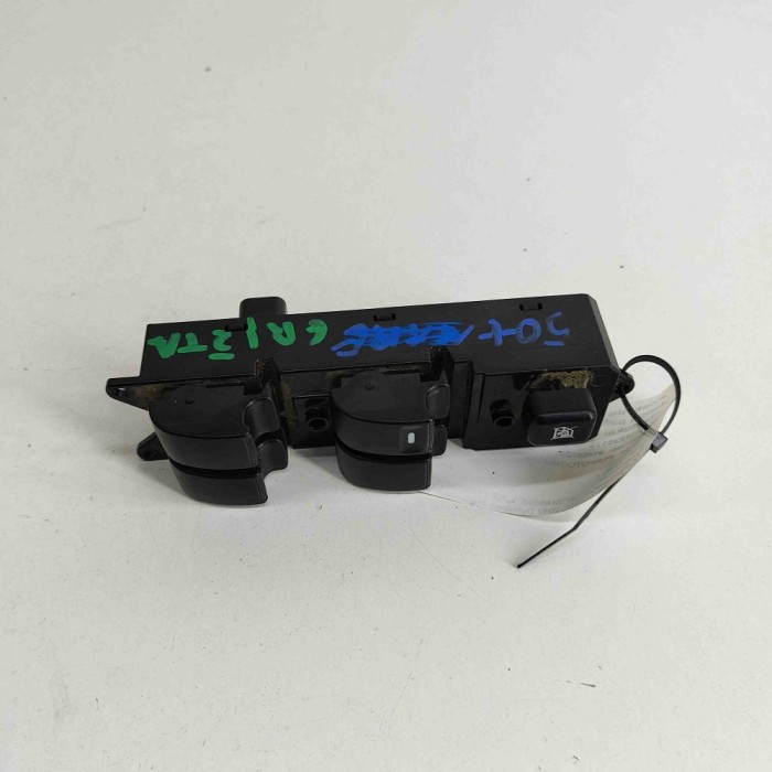 Buton geam ușă st&acirc;nga față MITSUBISHI L 200 / TRITON KA_T, KB_T 2012 OEM: C8D-D370M-B 11230179