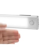 Iluminare LED cu senzor de miscare alimentat cu baterie magnetic