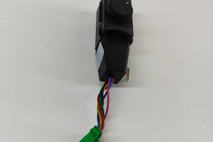 Comutator PEUGEOT 5008 2011 OEM: 96846886XT 22786872