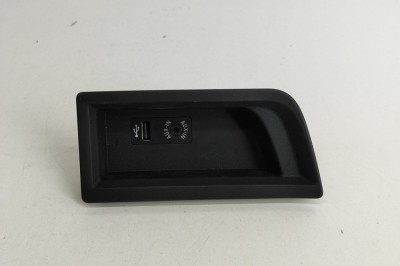 Port USB/AUX-In BMW 4 Coupe F32, F82 2016 OEM: 9207357,9229246 25125737 foto