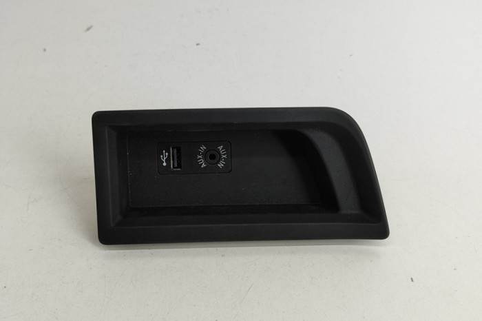 Port USB/AUX-In BMW 4 Coupe F32, F82 2016 OEM: 9207357,9229246 25125737