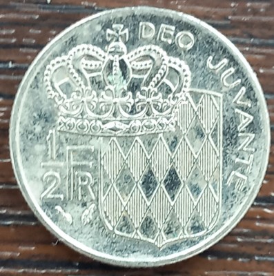 (M1917) MONEDA MONACO - 1/2 FRANC 1982, PRINTUL RAINIER III foto