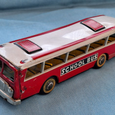 Autobuz scolar masinuta anii 1970 jucarie din tabla litografiata motor frictiune