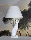 Lampa de masa cu un iepure alb CW634