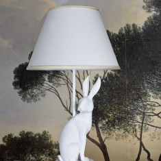 Lampa de masa cu un iepure alb CW634