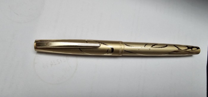 STILOU WHITE FEATHER , MADE IN CHINA ANII 80 , FUNCTIONEAZA .