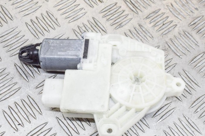 Motor macara geam ușă dreapta față BMW 7 G11, G12 2018 OEM: C35316-105,A75523-111,7455082 12143492