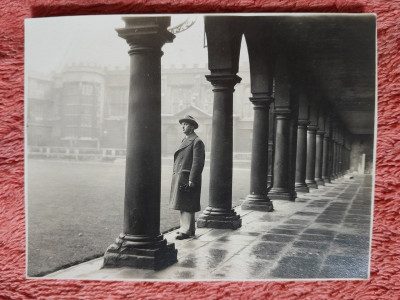 Barbat la Cambridge, Trinity College, 1926 foto