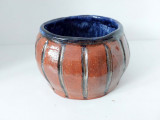 Vas ceramic handmade studio art , glazurat interior cu albastru, 11 cm inaltime