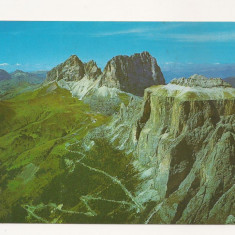 FA39 -Carte Postala- ITALIA - Dolomiti, Strada al Passo Sella, necirculata