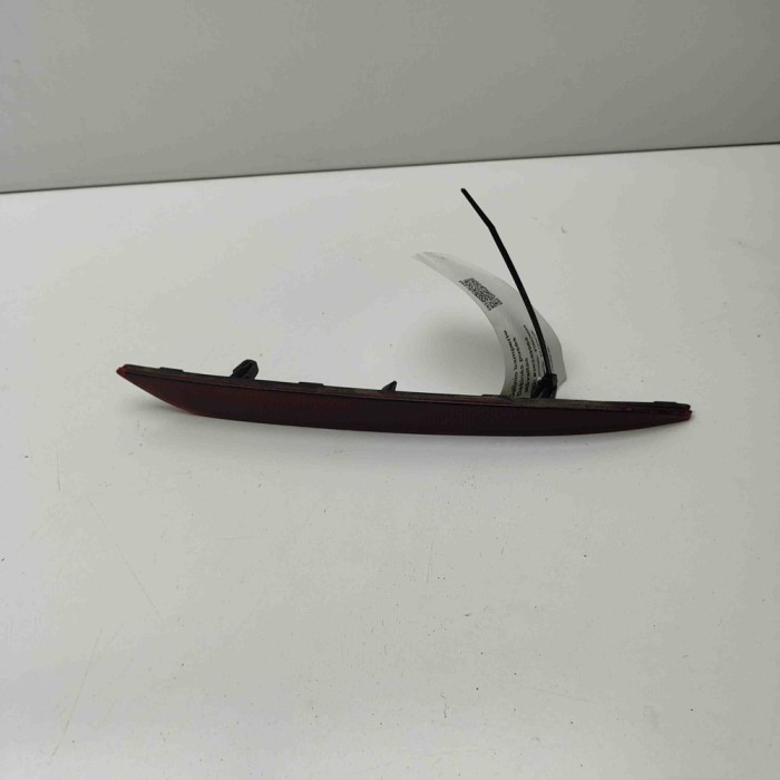 Reflector bara de protecție dreapta spate TESLA MODEL 3 2019 OEM: 1077407 30249563