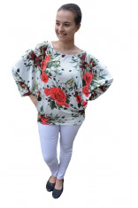 Bluza lejera Emilia cu imprimeu floral big-rose pe fond alb foto