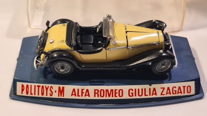 Macheta veche colectie, POLITOYS M532, ALFA ROMEO GIULIA GS ZAGATO roadster 1965, directie conectata la volan, sc 1/43, cutie originala, Italia 1966