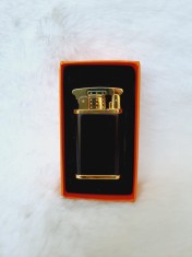 Bricheta neagra antivant foto