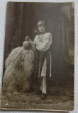 Fotografie tip Carte postala, Fetita in costum traditional, tinand in mana o ulcica de lut, perioada interbelica