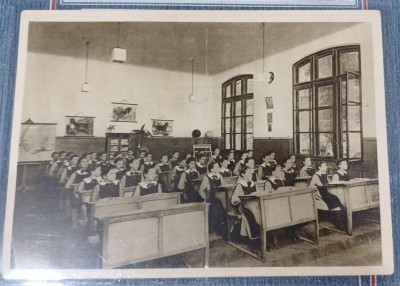 Carte postala - Scoala centrala de fete din Bucuresti: Clasa I foto