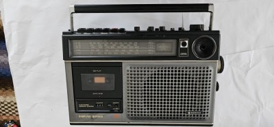 RADIOCASETOFON SANYO M9800TU , ANUL 1978 , FUNCTIONEAZA PE FM , MEDII SI SW2 foto