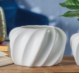 Cumpara ieftin Vaza flori ceramica alba Polka 26,5 x16 cm