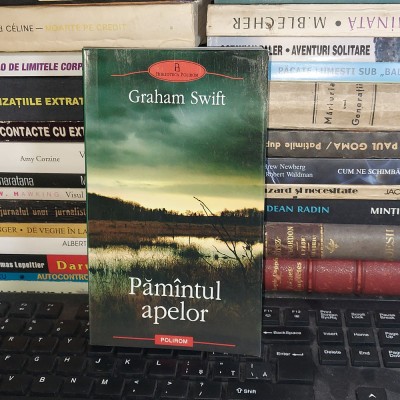 GRAHAM SWIFT - PAMANTUL APELOR ( ROMAN ) , BIBLIOTECA POLIROM , 2009 * foto