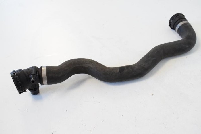 Furtun radiator răcire dreapta BMW 4 Coupe F32, F82 2014 OEM: 7811127 4056646