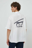 Cumpara ieftin Tommy Jeans cămașă din bumbac bărbați, culoarea alb, relaxed, DM0DM19139