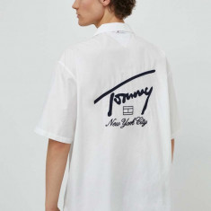 Tommy Jeans cămașă din bumbac bărbați, culoarea alb, relaxed, DM0DM19139