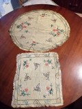 Set 2 piese brodate cusute manual fata de masa centru de masa verde maslin broderie manuala de matase cu flori si fluturi