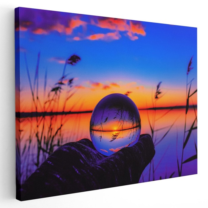 Tablou peisaj la apus reflectat in glob de sticla Tablou canvas pe panza CU RAMA 60x80 cm