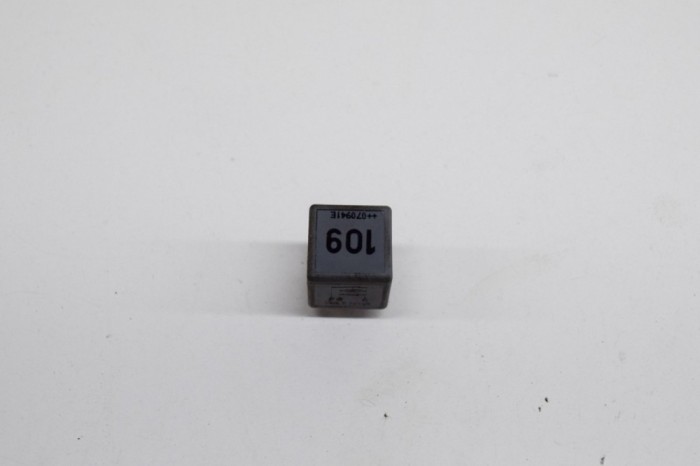 Releu pompa de combustibil VW TRANSPORTER V T5 Furgon 2007 OEM: 1J0906381A,V23134-B52-X396 | 13880296
